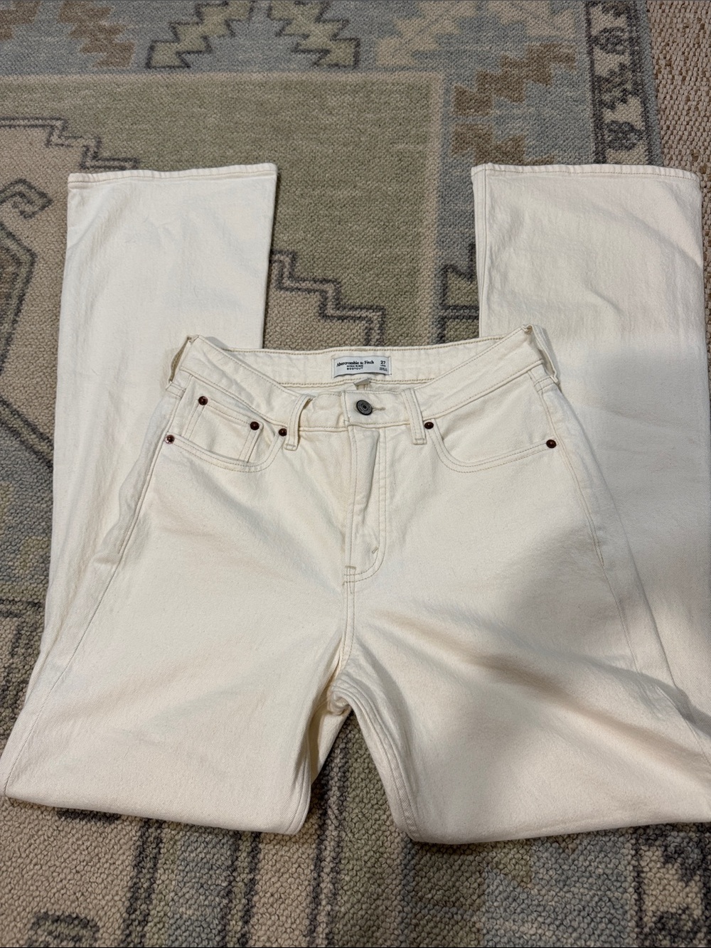 Abercrombie & Fitch High-Rise Bootcut Jeans in Cream